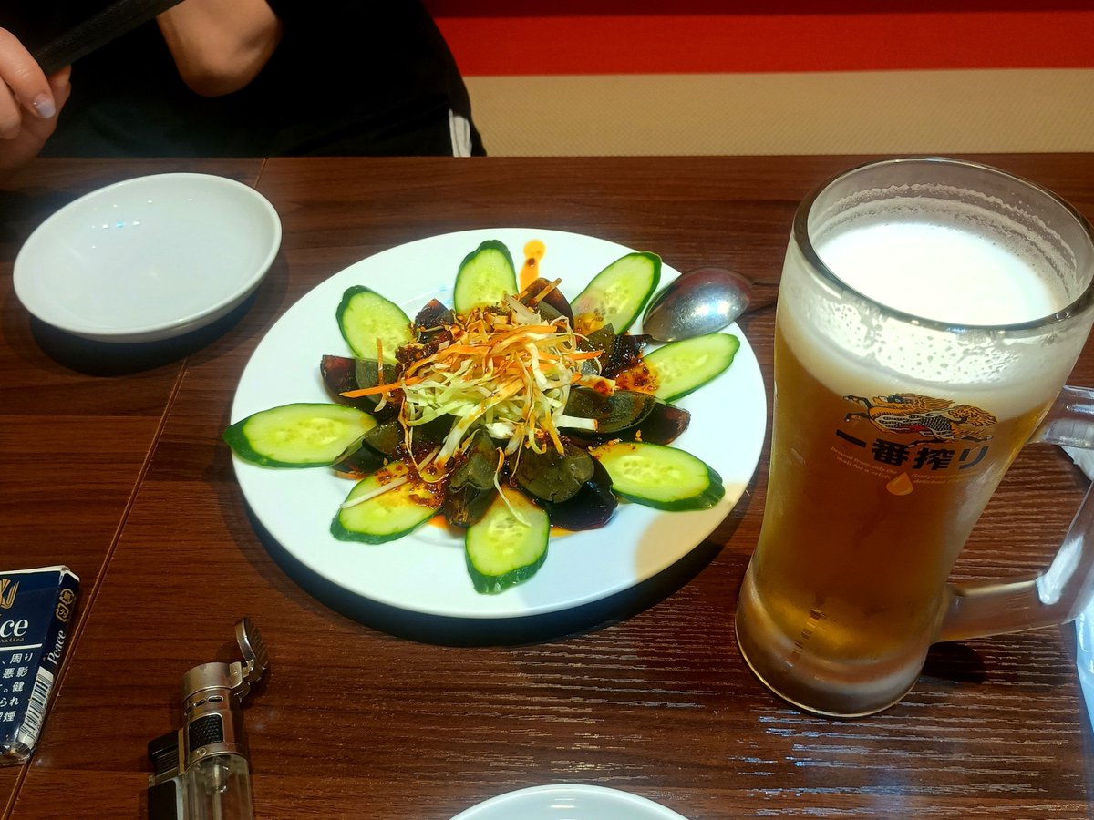 tessyt105's tweet photo. 〆の中華はあっさりと
週末は飲み倒しやったしピータンと海鮮粥でヘルシーに乾杯🍻 https://t.co/2OXIDDq6N3