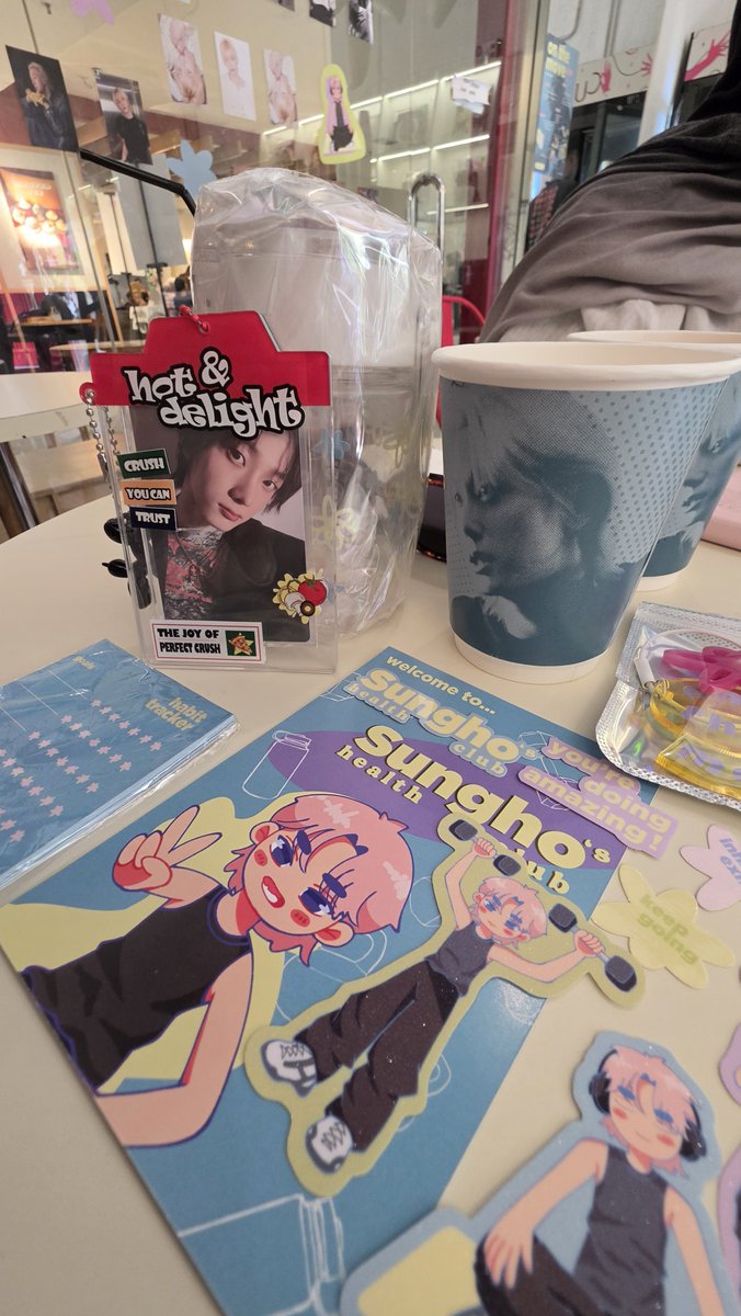 arhaphap's tweet photo. Hari ini ke Sungho birthday cafe event 🎂  
Thank you @904bureau sudah arrange event lucu dgn freebies lucu. Masih ga nyangka ternyata dapet tumbler hehe. Next event aku akan kembali jd pendaftar tercepat! 😁☝🏻 https://t.co/2QicmBzUnT
