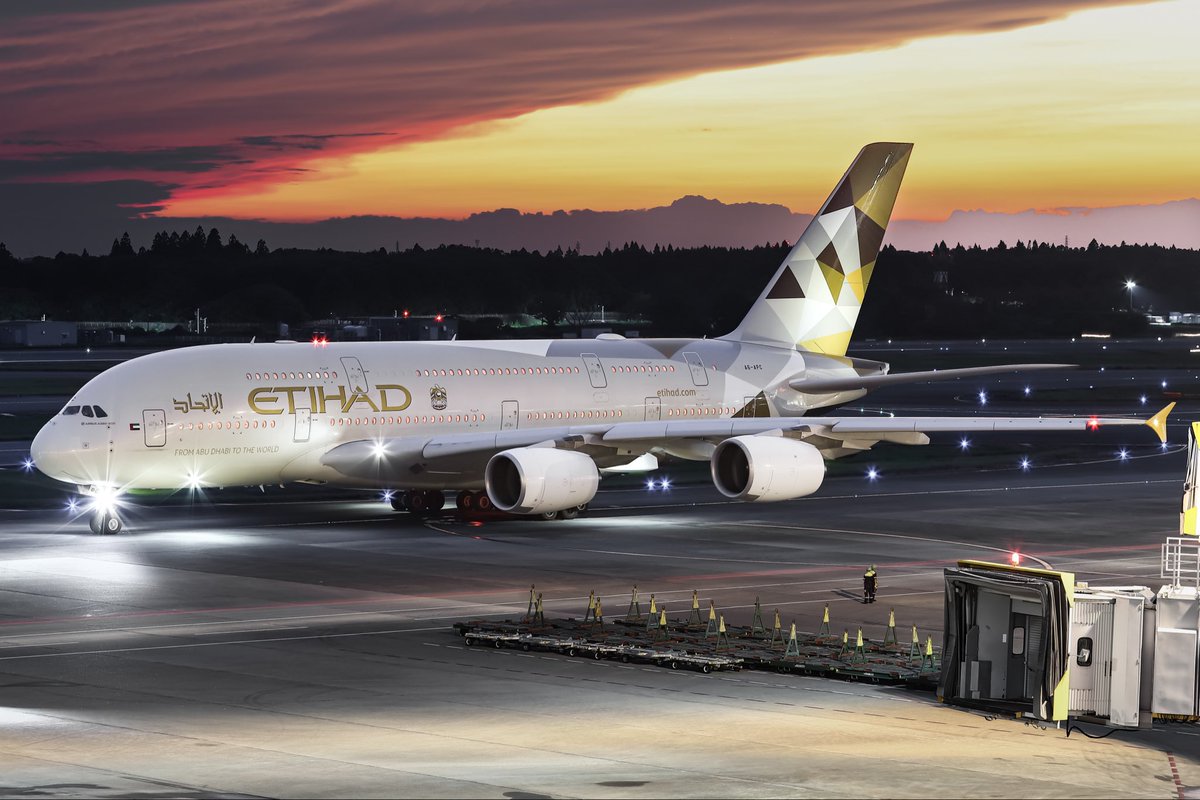 KIXITMUKB's tweet photo. エティハドのA380のバルブがしたく成田へ行きましたが、まさかの爆焼けで思い通りの絵にはならなかったので10月リベンジです。
狙って撮れるものではないので、これはこれで良かったかなと思います🌇

Etihad Airways
Airbus A380-861 A6-APC
NRT/RJAA https://t.co/HKXnBQTioX
