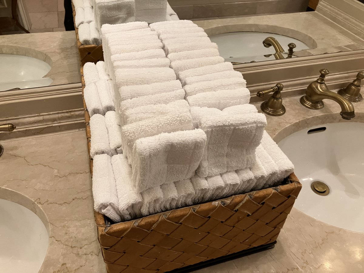 katelayer's tweet photo. 椿山荘のトイレの手拭き、紙じゃなくて布だった https://t.co/6ary8910oF