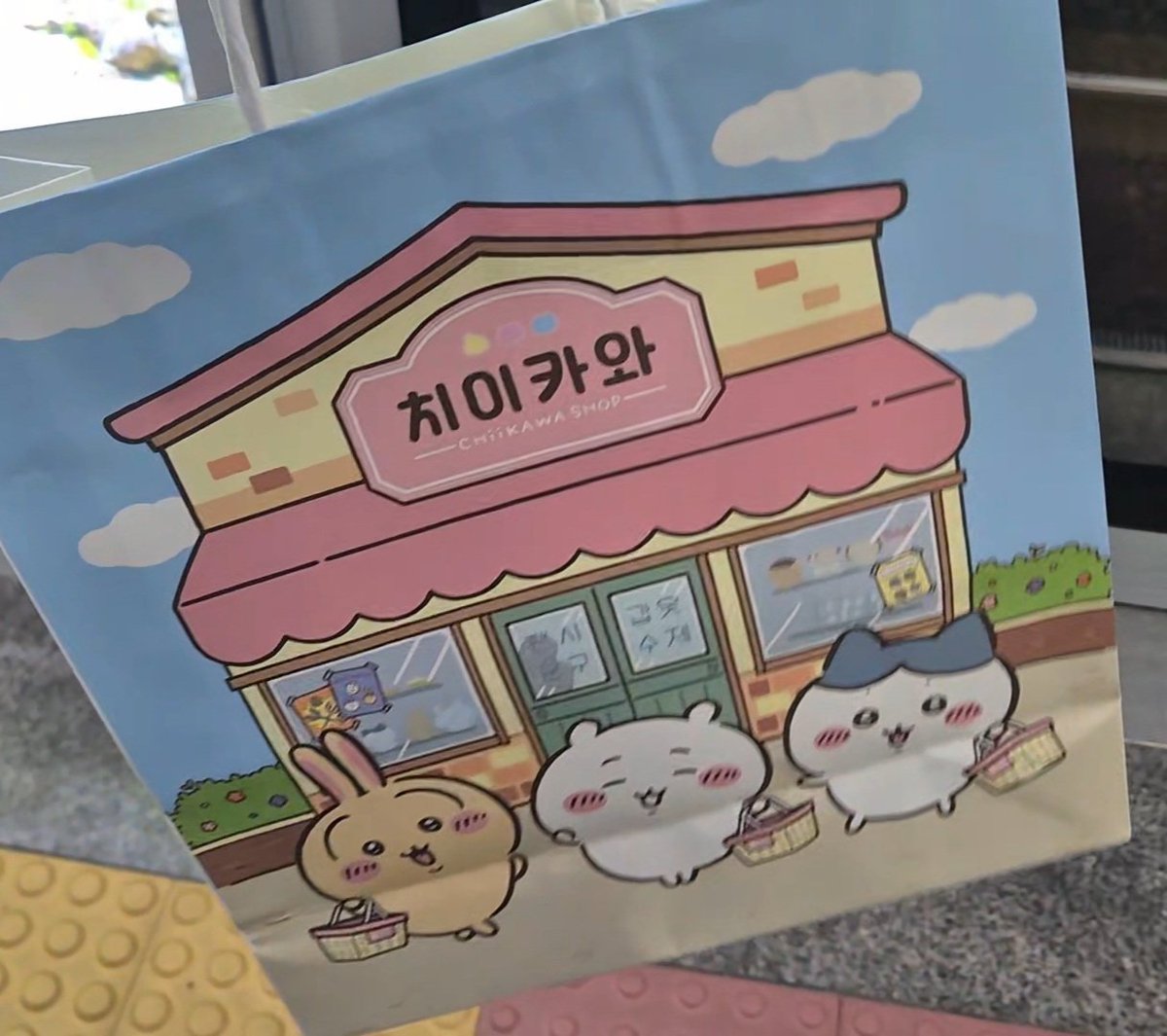 Hoilling_'s tweet photo. 나 이 쇼핑백이 너무 갖고 싶었어 https://t.co/jqmpyFMCjr