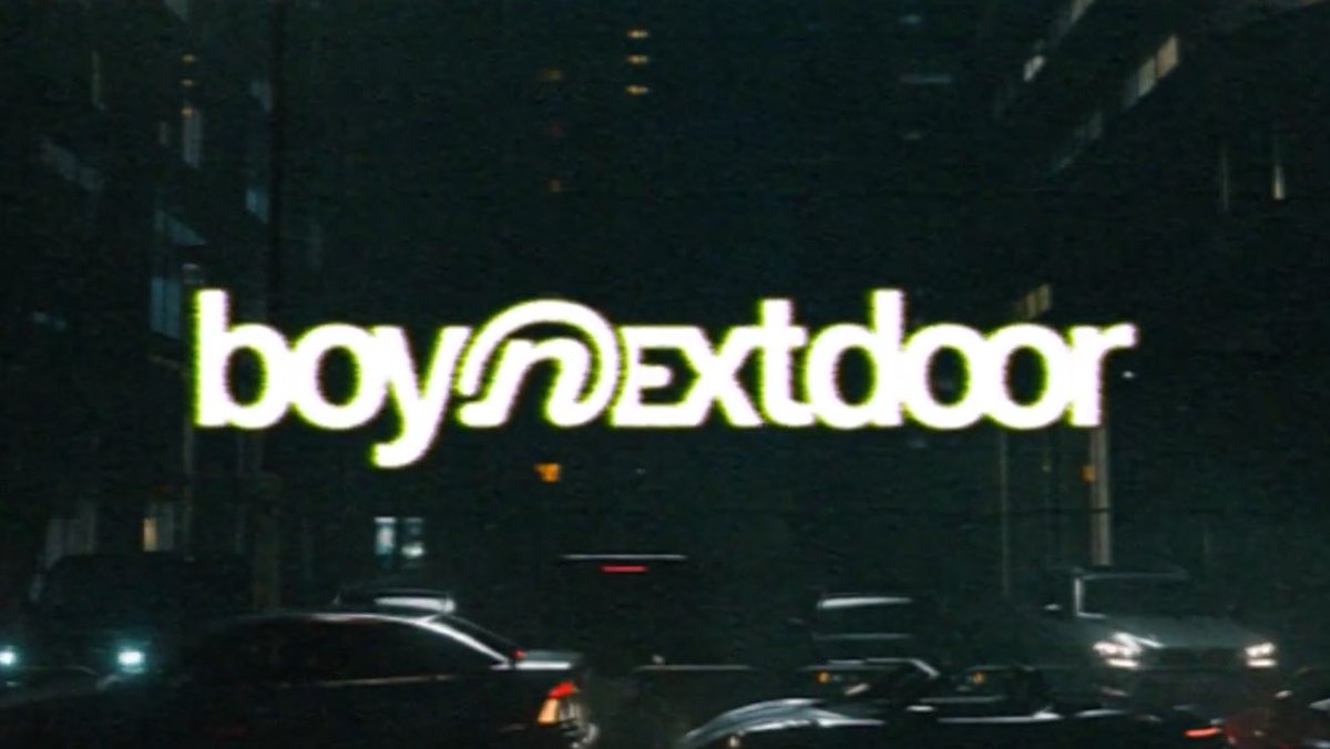 myungfourz's tweet photo. the fact that they intentionally capitalized ‘EX’ and the rest lowercase just so the house logo could still be there OUUUUUUUUKAY https://t.co/rjptrOWUCA