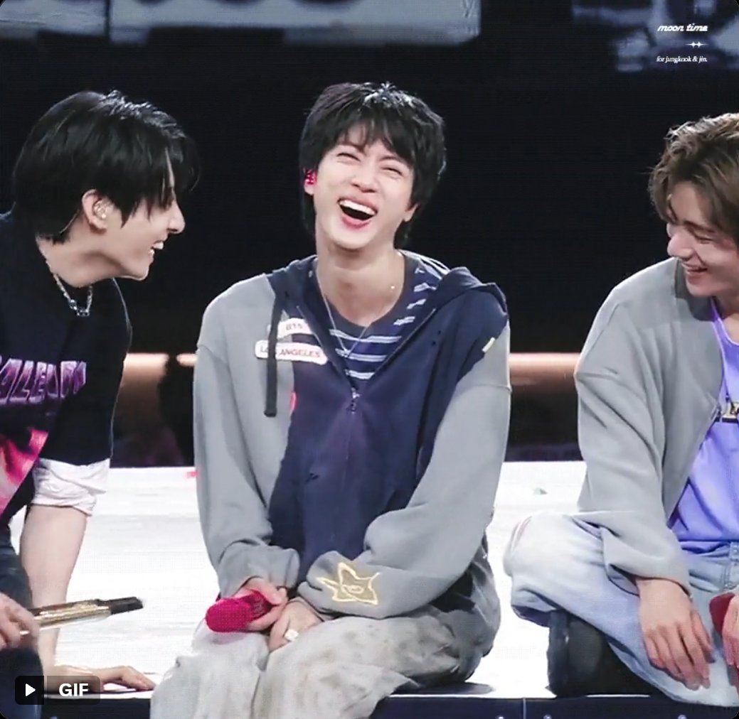pembleton103's tweet photo. The perfect seating arrangement for the trio butter. 

Jin's smile.  Looooveeee that smile ❤️❤️❤️ https://t.co/Z5uD679KzS
