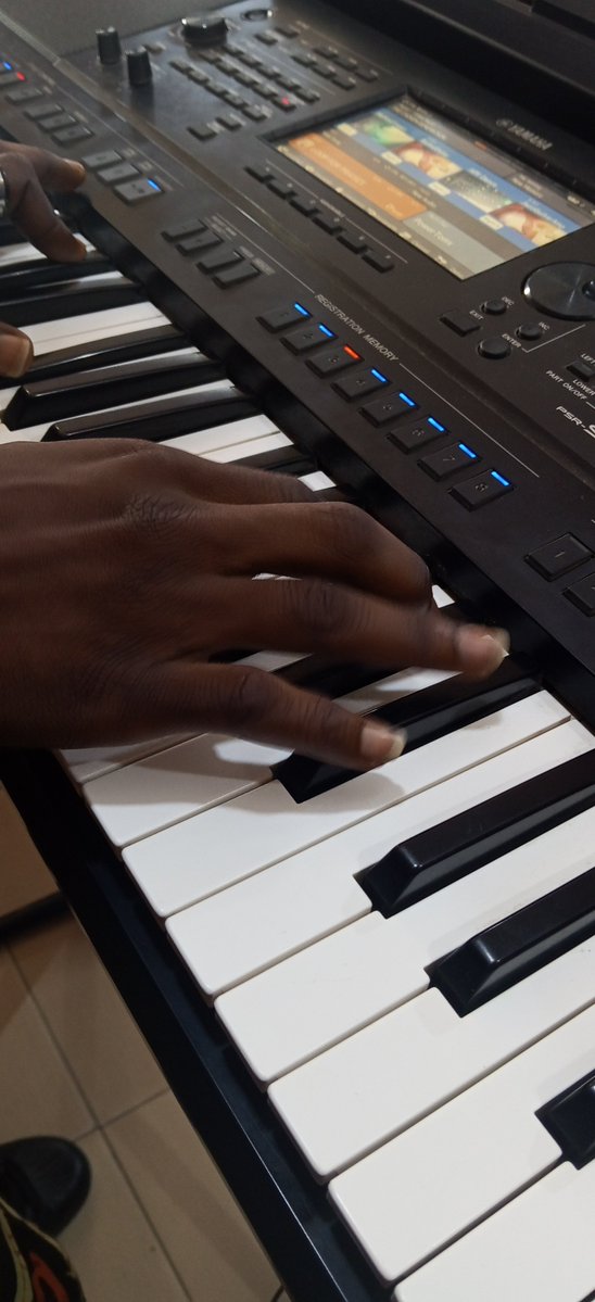 TECH_PRO01's tweet photo. Aside from tech I also play keyboard for church

Happy Sunday techies 🔥 https://t.co/9PBfz24jDQ