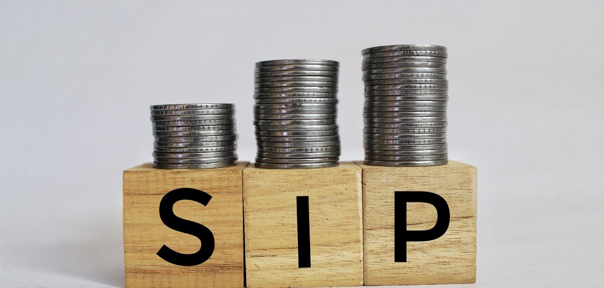 MoneyBuddy_'s tweet photo. 100 people start the SIPs with 20 years.

Only 1-2 out of those 100 actually stays with their SIPs for 10+ years.

Hard fact, but truth !!

#investing #StockMarket https://t.co/0sSHEPvSIW