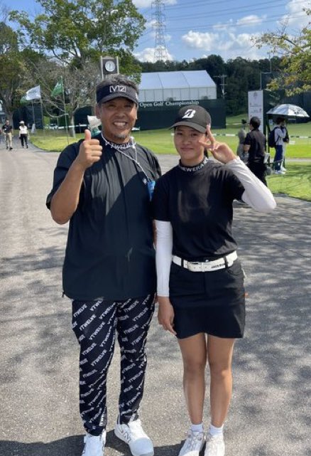 5UNDERS's tweet photo. 2026年JLPGA女子プロテスト二次予選を2通過した「五十嵐凛」スコアは−16で素晴らしいスコアですね。三次予選最終プロテスト絶対通過しよう‼️
写真は17歳の日本女子オープンツアー初出場の凛ちゃんと、10歳の頃のラウンドレッスンの時の凛ちゃんです😊
#山田直知　#五十嵐凛　#女子プロテスト2次通過 https://t.co/KMar9qwfxK