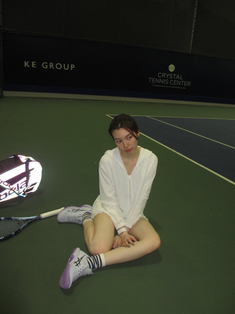 kornnpth's tweet photo. My coach asked me to focus, so I'm focusing on how cute I look sitting here doing nothing. Game,  set,  slay. https://t.co/iZZ8eBjmbA