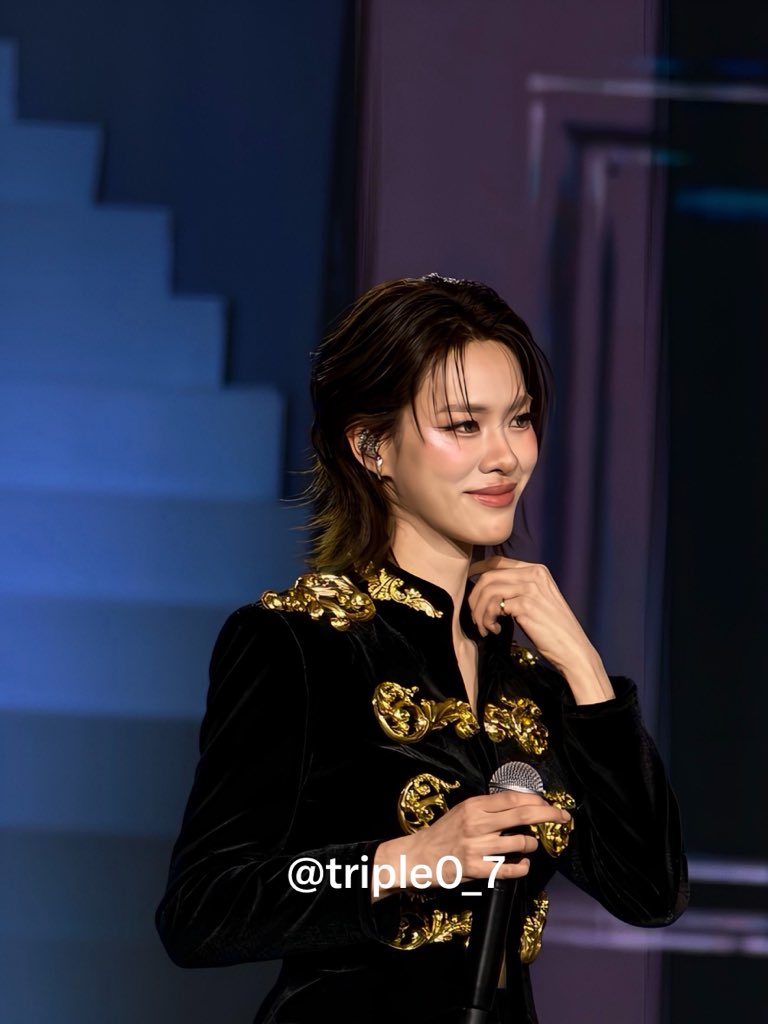 triple0_7's tweet photo. พี่มี่หล่อมากจริงๆ✨😭

#GeminiConcertD3 #emiamily https://t.co/HCEM9JgT8P