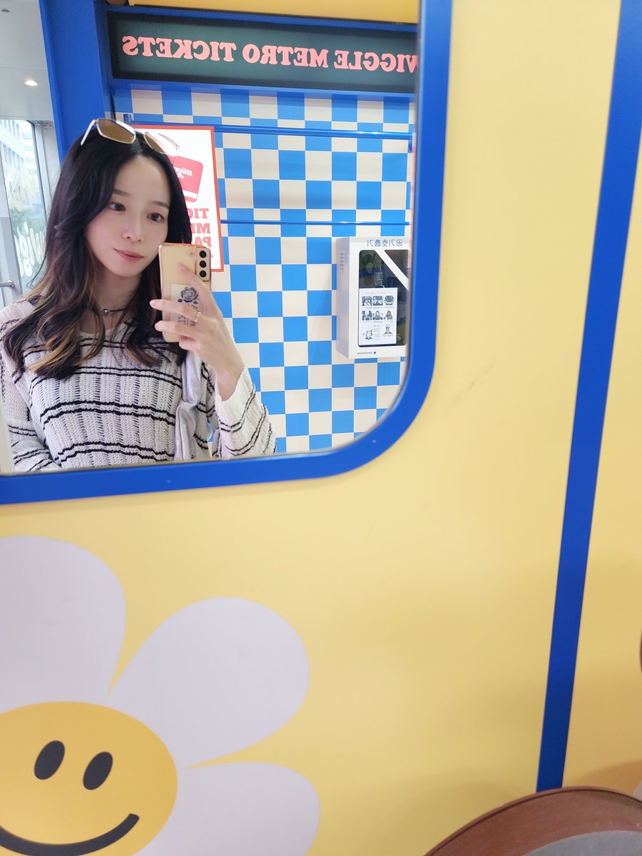 IRIIRI1118's tweet photo. 韓国短期留学中にもっとたくさん写真撮ったり、配信とかもしたかったなぁ😂
いつかリベンジします！
また韓国行きたい🇰🇷

余談ですが部屋にエアコンなくて扇風機で過ごしてました。笑 https://t.co/QqtIQOLatx