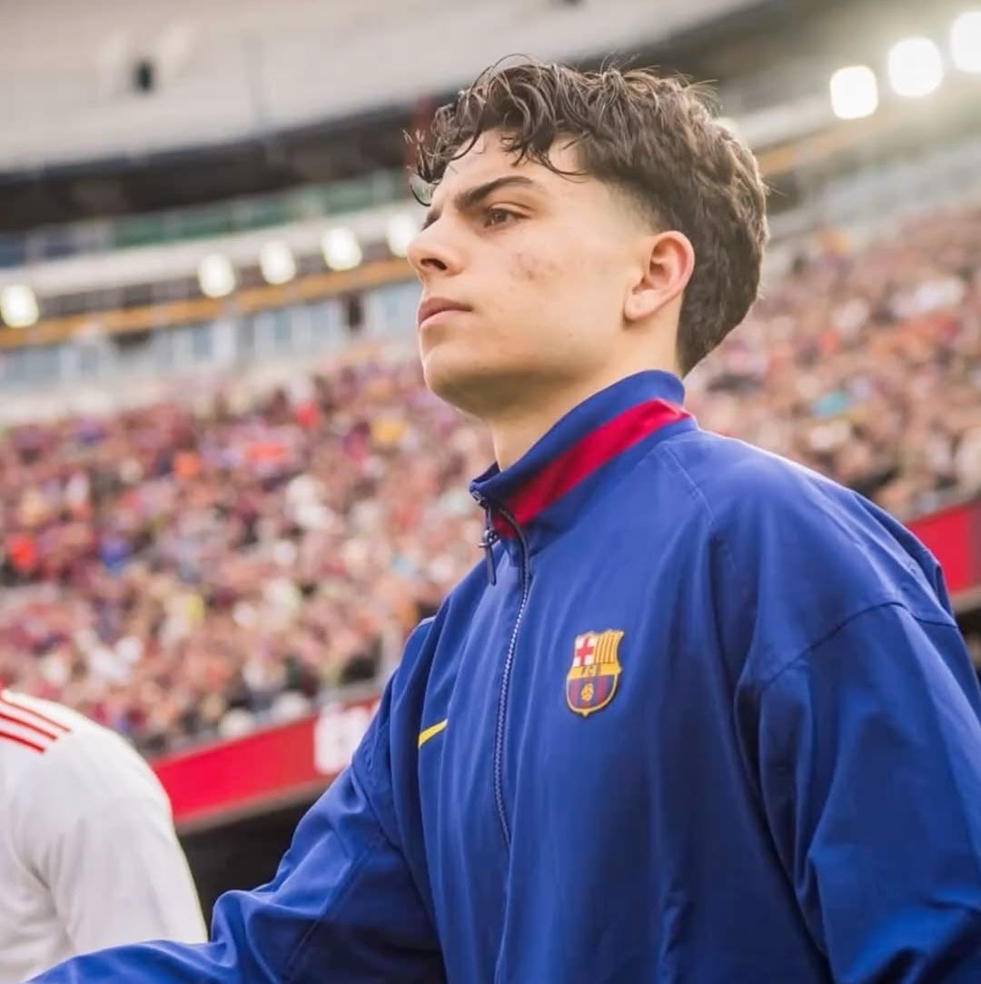 Futbol_basico's tweet photo. Con esto se confirma que Xavi Espart será el titular en el lateral toda la temporada 

Me alegro porque ha demostrado estar por encima de Joao Canceló y Balde 

Por otro lado primera titularidad de Rodri con el Barça, veremos si está por encima de Marc Bernal https://t.co/ZDiwnuYsbh