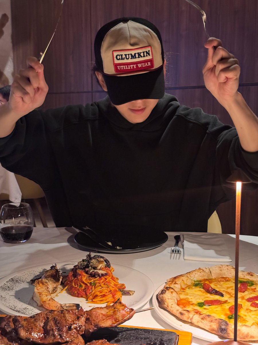 jiwonscherry's tweet photo. yunhyeong ig update! https://t.co/lgWtNLpyvE