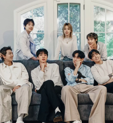 AboutMusicYT's tweet photo. BTS extends their record as the artist with the most Daesangs of all time, with 77 wins. https://t.co/KaJZ4jWSVy
