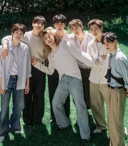AboutMusicYT's tweet photo. BTS extends their record as the artist with the most Daesangs of all time, with 77 wins. https://t.co/KaJZ4jWSVy