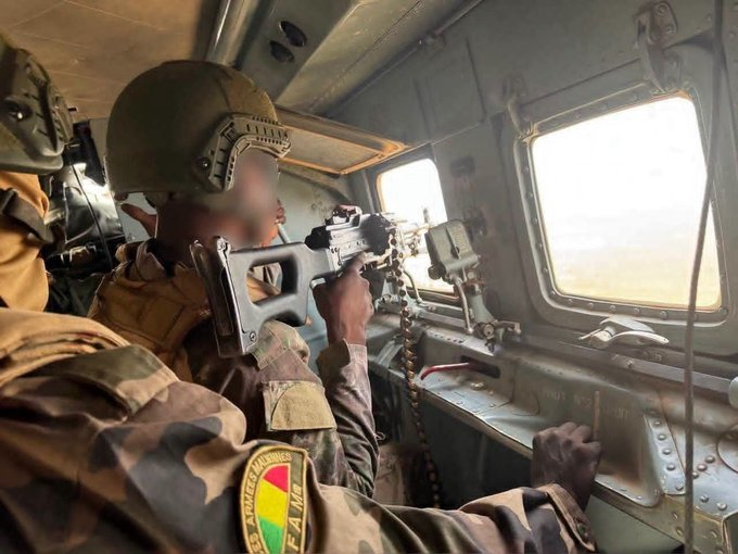 NPoFeedback's tweet photo. Dans le cadre de l'opération Dougoukoloko, les FAMa ont mené de violentes frappes aériennes ciblées et des patrouilles d'attaque dans les régions de Douentza et Bandiagara, neutralisant plusieurs groupes terroristes et détruisant de nombreux équipements. https://t.co/O5Xge28o2B