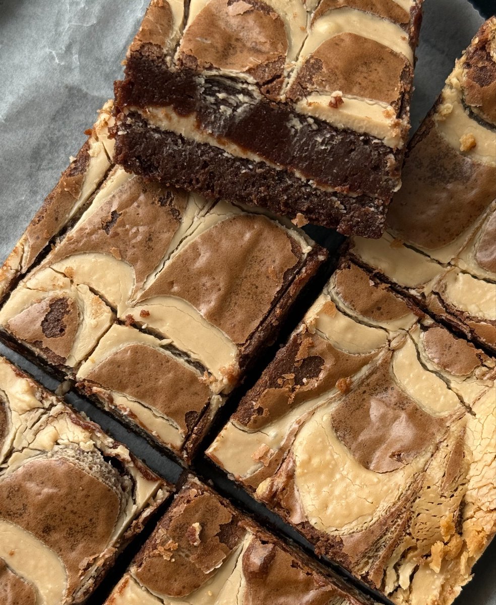a___bakes's tweet photo. white hazelnut bueno brownies https://t.co/wlGjWjGRvO