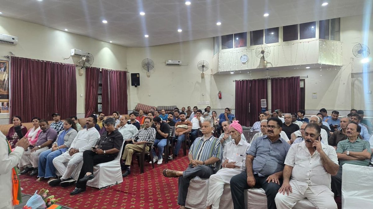 krishna4rss's tweet photo. आज राजेंद्र नगर मंडल में संगठनात्मक बैठक ली और कार्यकर्ताओं के साथ आगामी कार्यक्रमों एवं संगठनात्मक विषयों पर विस्तृत चर्चा की। https://t.co/1Qsmv1mkF5