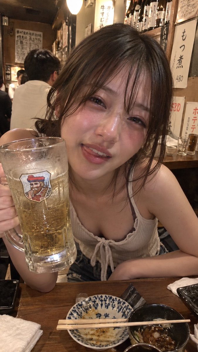 yutaka_prompt's tweet photo. 控えめなお胸のプロンプトを作りました🍺
添付写真に反映できます（そのままでもランダム生成）
プロンプトはリプ欄に📝
（ちょっと通りずらいかも） https://t.co/lPWgzRIKek