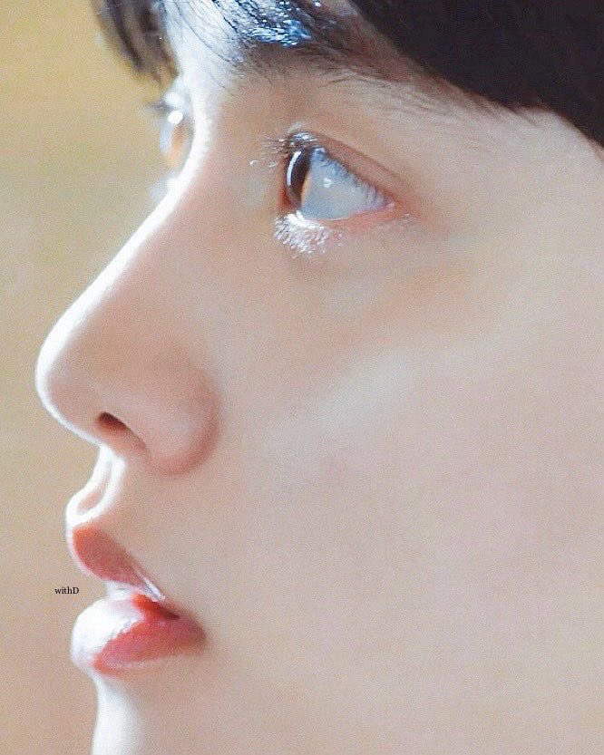 ddyo112e's tweet photo. 입술 뚠뚠하고 눈이 개예쁘 https://t.co/HlIJhJ9A8g