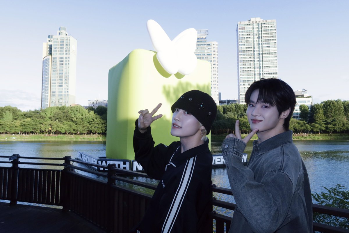 WayV_official's tweet photo. NCT 10th anniversary 💚

EVERYTHING, ALL AT ONCE, NEO
https://t.co/2yfSvTGNph 

#WayV
#KUN #YANGYANG
#NCT_10TH_ANNIVERSARY https://t.co/U4CVXHuB1I