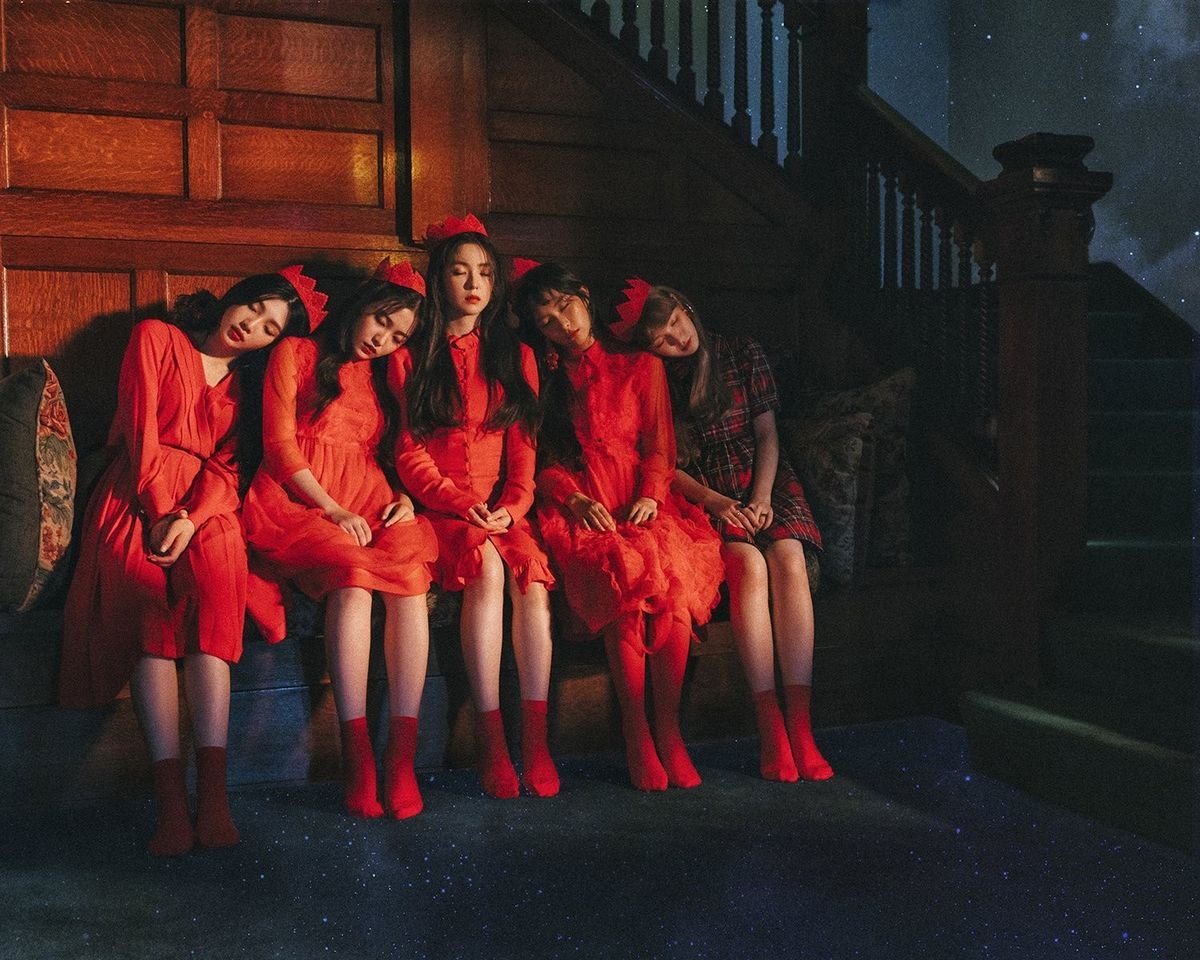 cosmicroulette_'s tweet photo. its kinda crazy how no kpop concept photos are ever being as good as this ones https://t.co/V47k0rXpBX