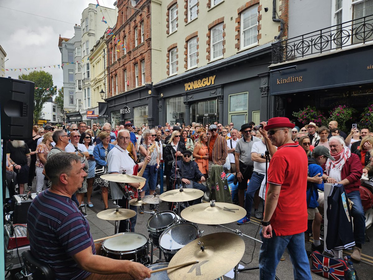 quadalley's tweet photo. What a weekend! ๐ต๐ถ
Another huge thank you to everyone who visited us during the Brighton Mod Weekender, last weekend.
You made it a brilliant one! โค๏ธ๐ค๐
#QuadropheniaAlley #ModWeekender https://t.co/TZTZUoKtj9