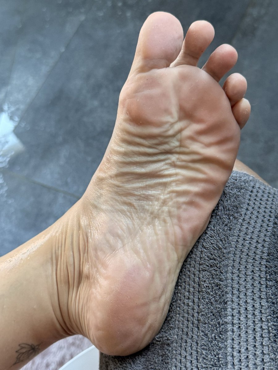 Maya_Wilde84's tweet photo. Nass, nackt und definitiv nicht für jeden bestimmt. 💦 https://t.co/S8sRzdf7o3