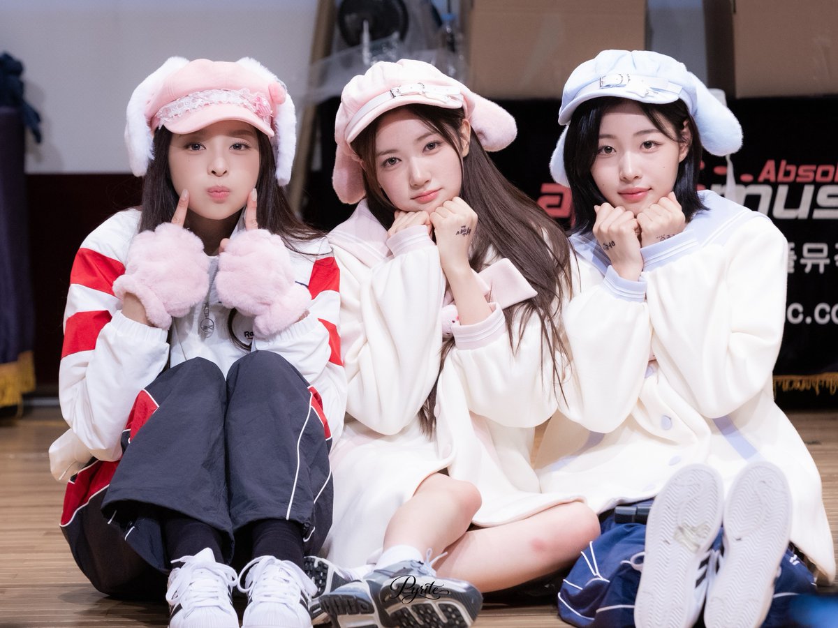 munluv_0912's tweet photo. 260905 아린 서현 나현

#아린 #서현 #나현
#앳하트 #AtHeart https://t.co/4MC5fiYWCq