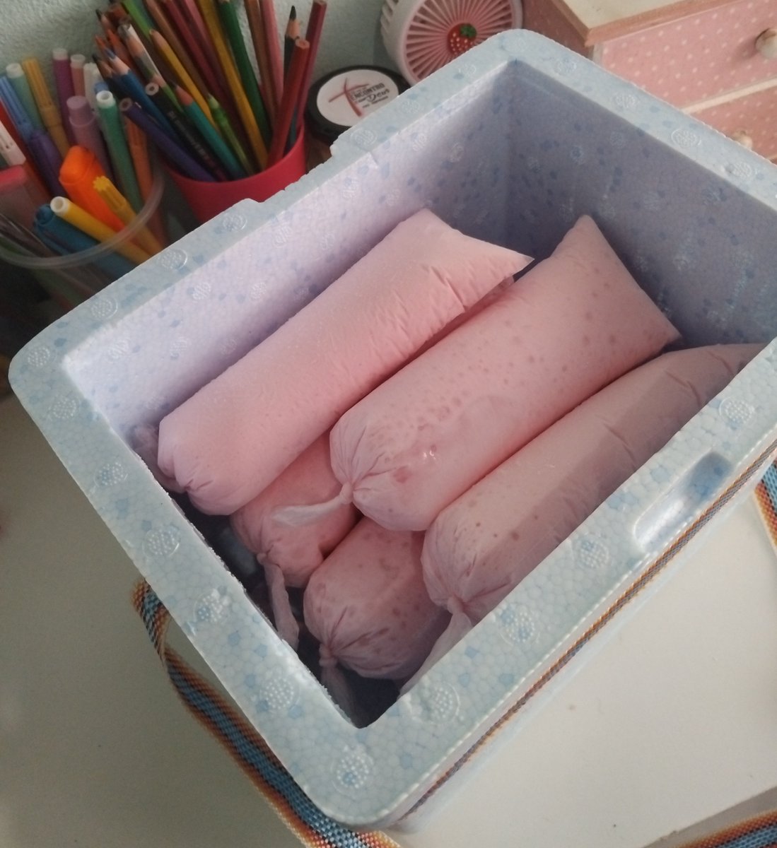 oitomiltrizzy's tweet photo. prins fiz geladinho pra vender, quem quer? https://t.co/05k5MTeMzA