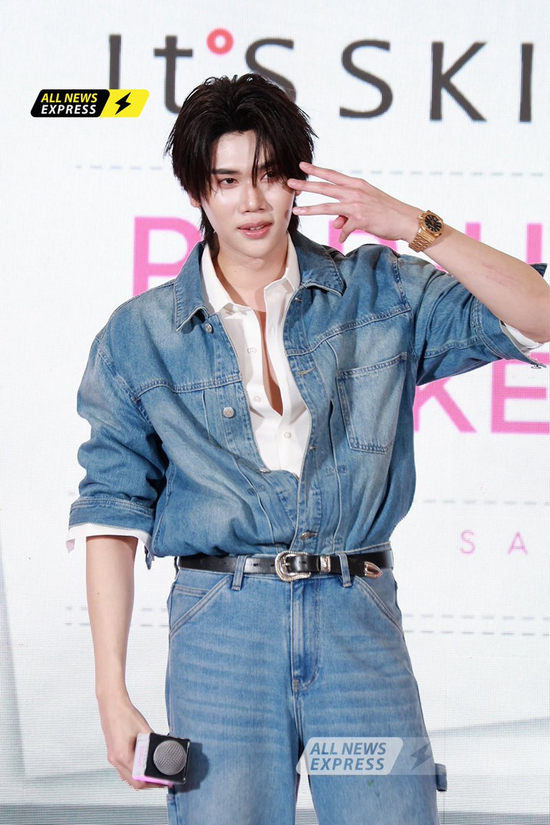 ALLNewsEXPRESS1's tweet photo. คุณพรีเซ็นเตอร์ IT’S SKIN 'TONER PAD &amp; MASK' หล่อไม่ไหวๆ

ITSSKIN POPUP WITH DUNK
#DUNKxITSSKINPOPUP
#dunknatachai https://t.co/BqcbdlLYa7