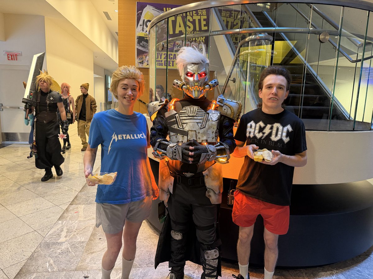 DomGoldOfficial's tweet photo. @sauronsass I am very much alive, see here I am recently with shop icons Beavis and Butthead https://t.co/bl0HNaWSW6