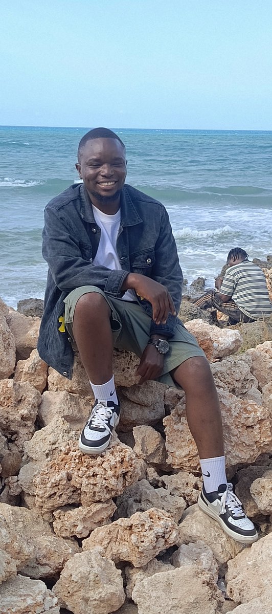 Chrismaboje's tweet photo. Uzuri Wa Mungu Anamsikiliza Kila Mtu, Habagui Wala Hachagui Anampa Anaemtaka. Tuongeze Juhudi Tu Bila Kuchoka 🙏🙏 https://t.co/fcPxYIhDye