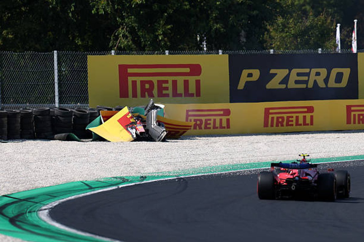 lewsinner's tweet photo. Lewis Hamilton, Monza 🇮🇹 https://t.co/w1rKUBn8ui