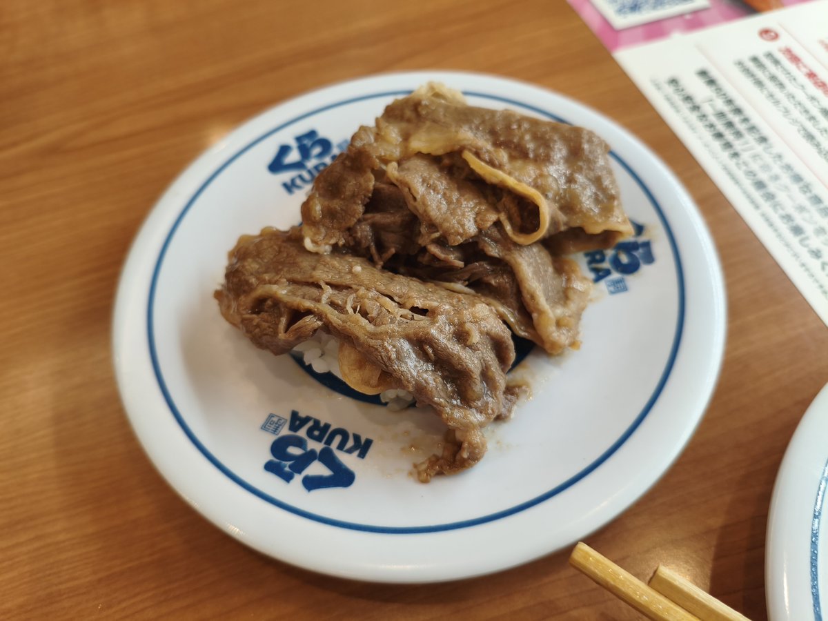 mozzarella_IZra's tweet photo. ちいかわのお陰で10%OFFになっていると聞いてくら寿司に来たけど、想像以上にヤケクソやってて笑った https://t.co/b73Amrlbw4