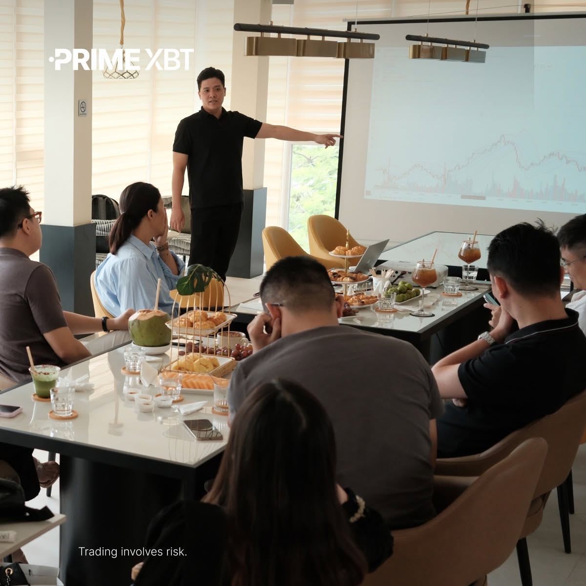PrimeXBTVi's tweet photo. 📷 Ngày 20/8, PrimeXBT đã tổ chức một buổi gặp mặt trực tiếp tại Hà Nội, quy tụ các nhà đầu tư địa phương và những người đam mê giao dịch để cùng trao đổi ý tưởng và học hỏi từ các chuyên gia thị trường. https://t.co/MJEaSVAgXu