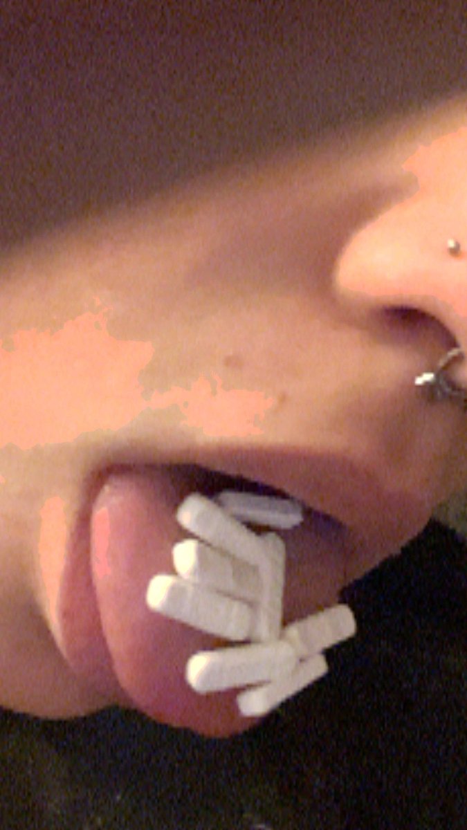 cutem4ndy's tweet photo. taking xanax from waking up https://t.co/WAVpcosYNO