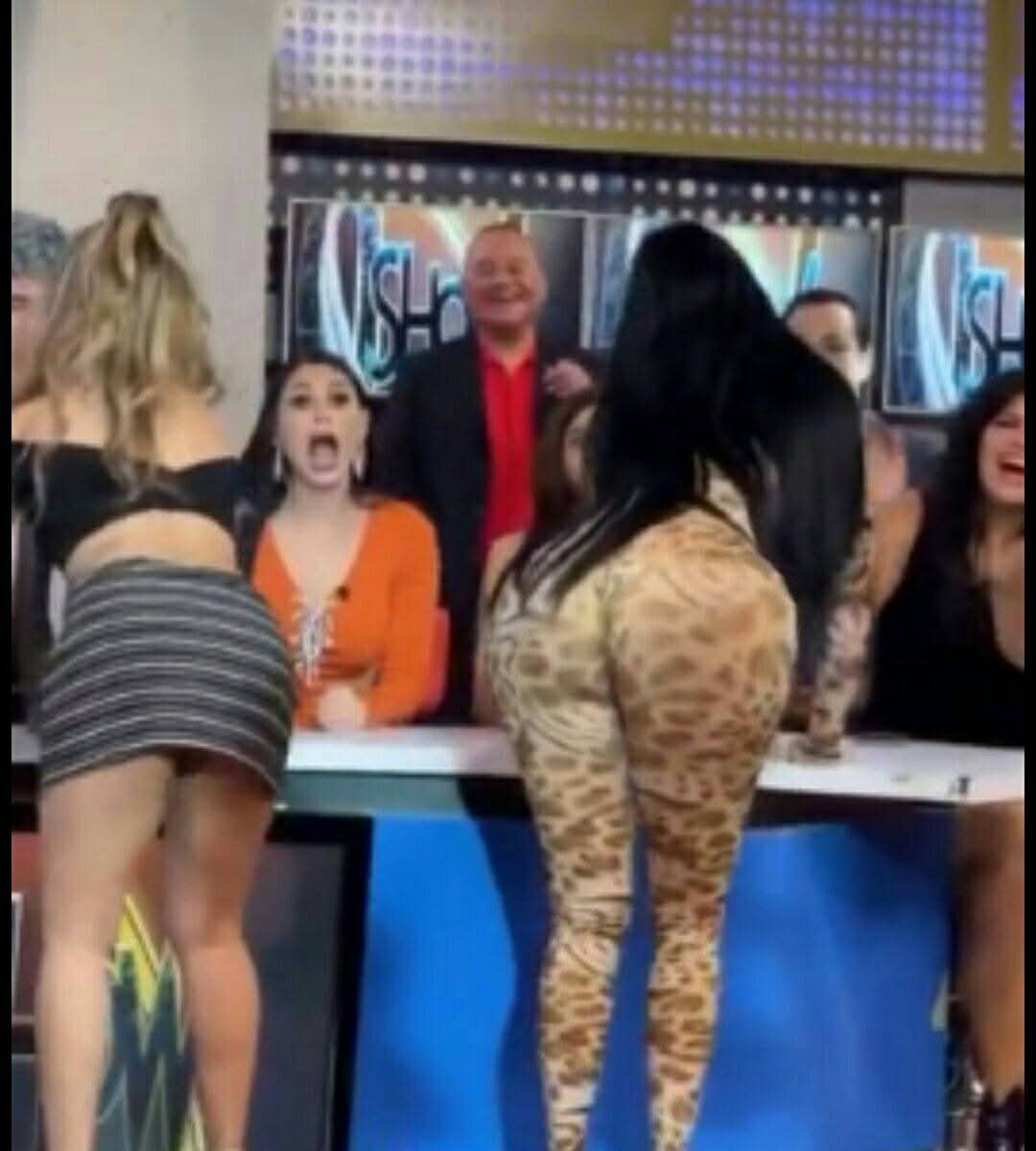 Nancyedecan's tweet photo. Edecan multimedios mty. https://t.co/d7S6hV5TLv
