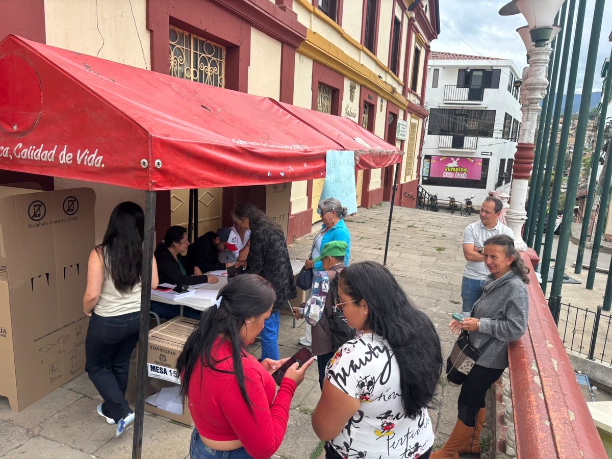 MujerGeneroCund's tweet photo. 💜 En #Anolaima seguimos fortaleciendo la voz y participación de las mujeres. La @MujerGeneroCund acompaña las elecciones del Consejo Consultivo de #Mujeres, un espacio para que sus ideas, sueños y propuestas sigan transformando el territorio. 🫶✨
#Cundinamarca #MujeresConVoz https://t.co/rElbdsXyLp