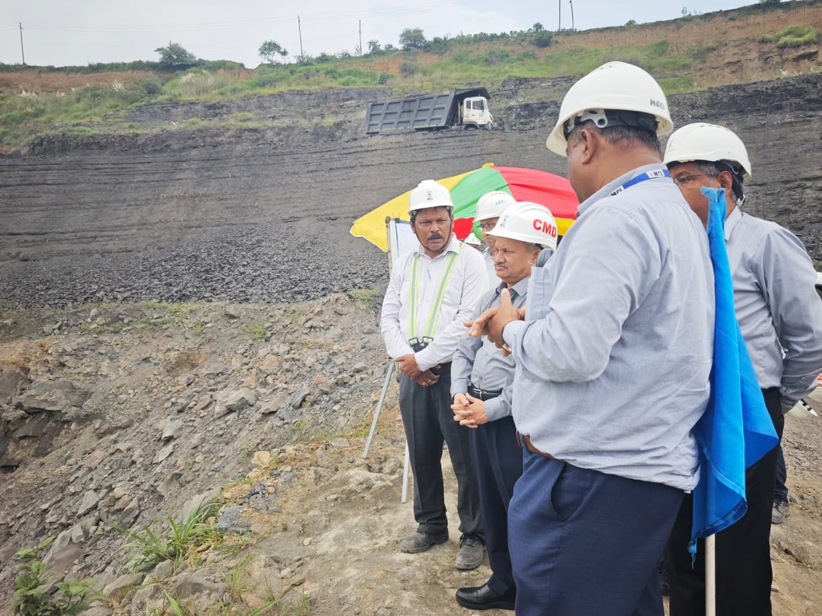 mahanadicoal's tweet photo. Shri Uday Anant Kaole, CMD, MCL inspected Ananta OCP, Jagannath Area and reviewed the ongoing mining operations and safety practices. 

Shri Kaole emphasised on enhancing performance and ensuring safe, smooth and efficient operations.

#MineSafety #CoalMining #MiningOperations #OperationalExcellence #SafeMining #SustainableMining
@CoalMinistry @CoalIndiaHQ