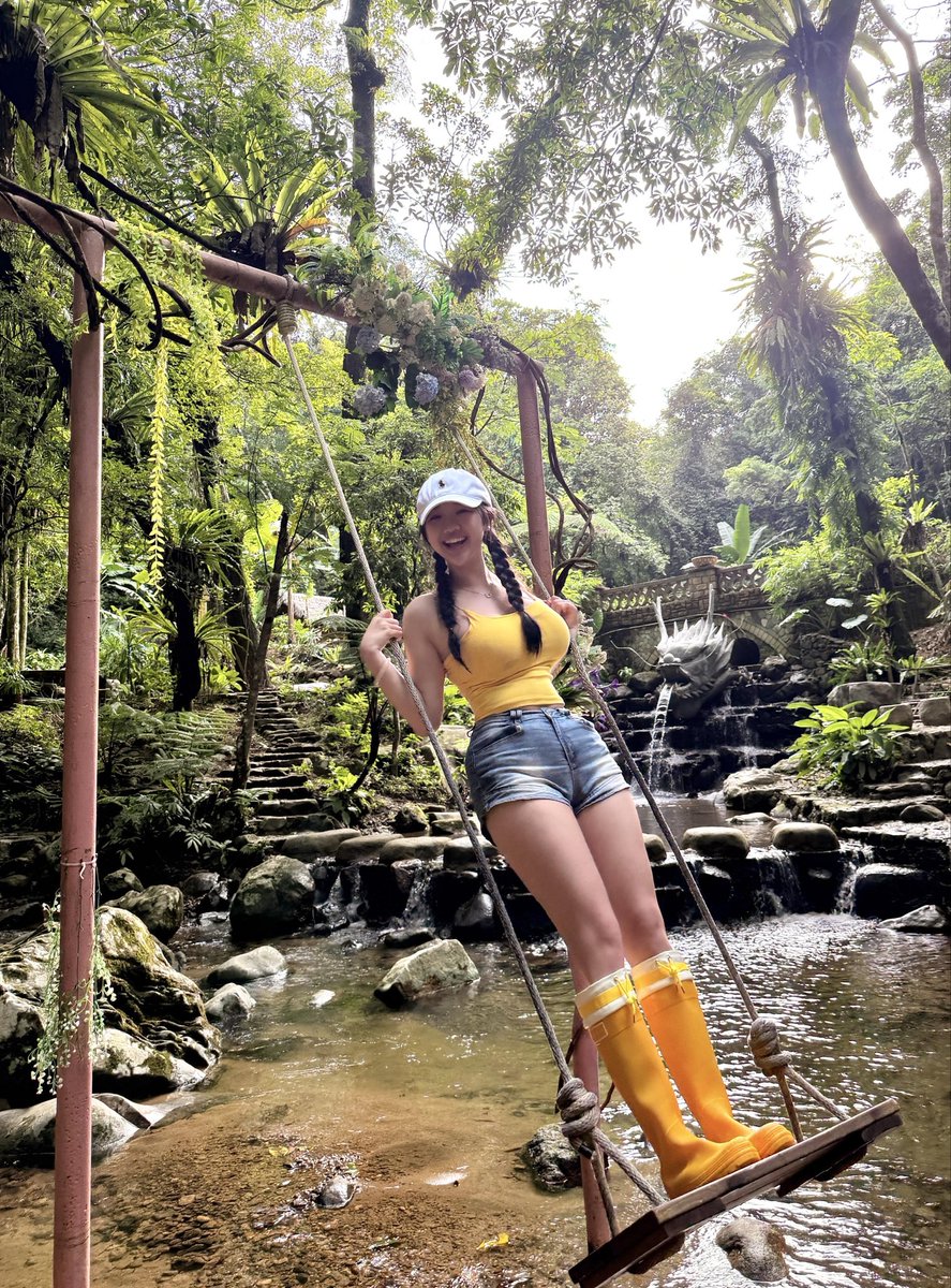 sandra23kx9's tweet photo. 爬山日常生活照！

大汗淋漓的福照有人锐评吗？？

当一天女菩萨    不许说🐻黑！！ https://t.co/4WiMpcEbvr