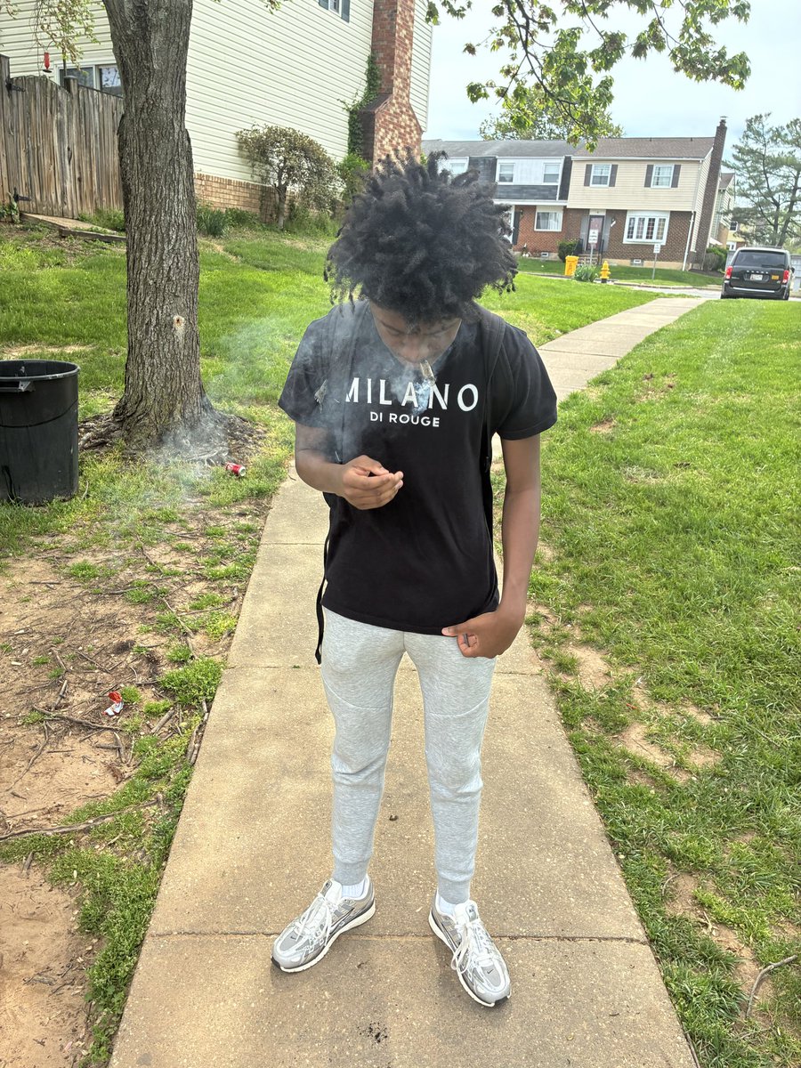 1upslimey's tweet photo. 👎🏾👎🏾#freedabros https://t.co/kG5OjjunKN