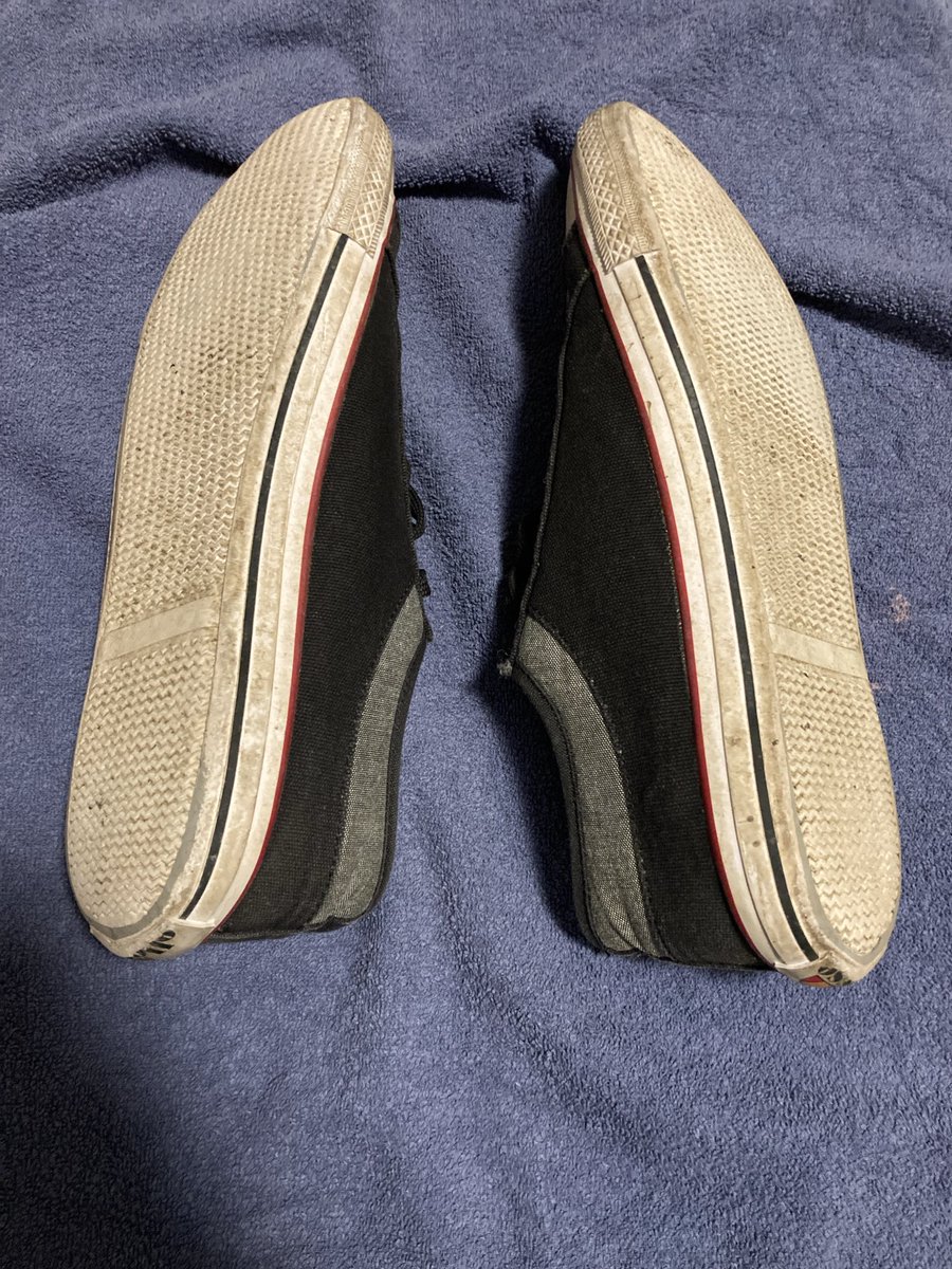 lamiss7676's tweet photo. À vendre basket sale qui puent 70€ 

PS: soit tu achète soit tu next donc pas de blabla https://t.co/u33UTOXuBR