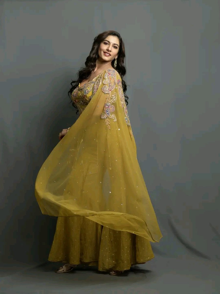CineemaJunction's tweet photo. Latest Pics of Beautiful Actress #VishnuPriyaBhimeneni 🤩 💛
#VishnuPriya #Bhimeneni #Priya
#Mayookham #Sivappathigaram #Yamadonga #Gooli #PovePora @PriyaBhimaneni #RambaOorvasiMenaka https://t.co/N3PEMKOxwg