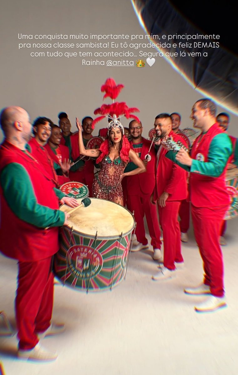 PlanetaAnitta_'s tweet photo. 🚨Anitta está tendo aulas de samba com Ana Flávia Barcelos, musa do Salgueiro. https://t.co/jRZO7zVp7m
