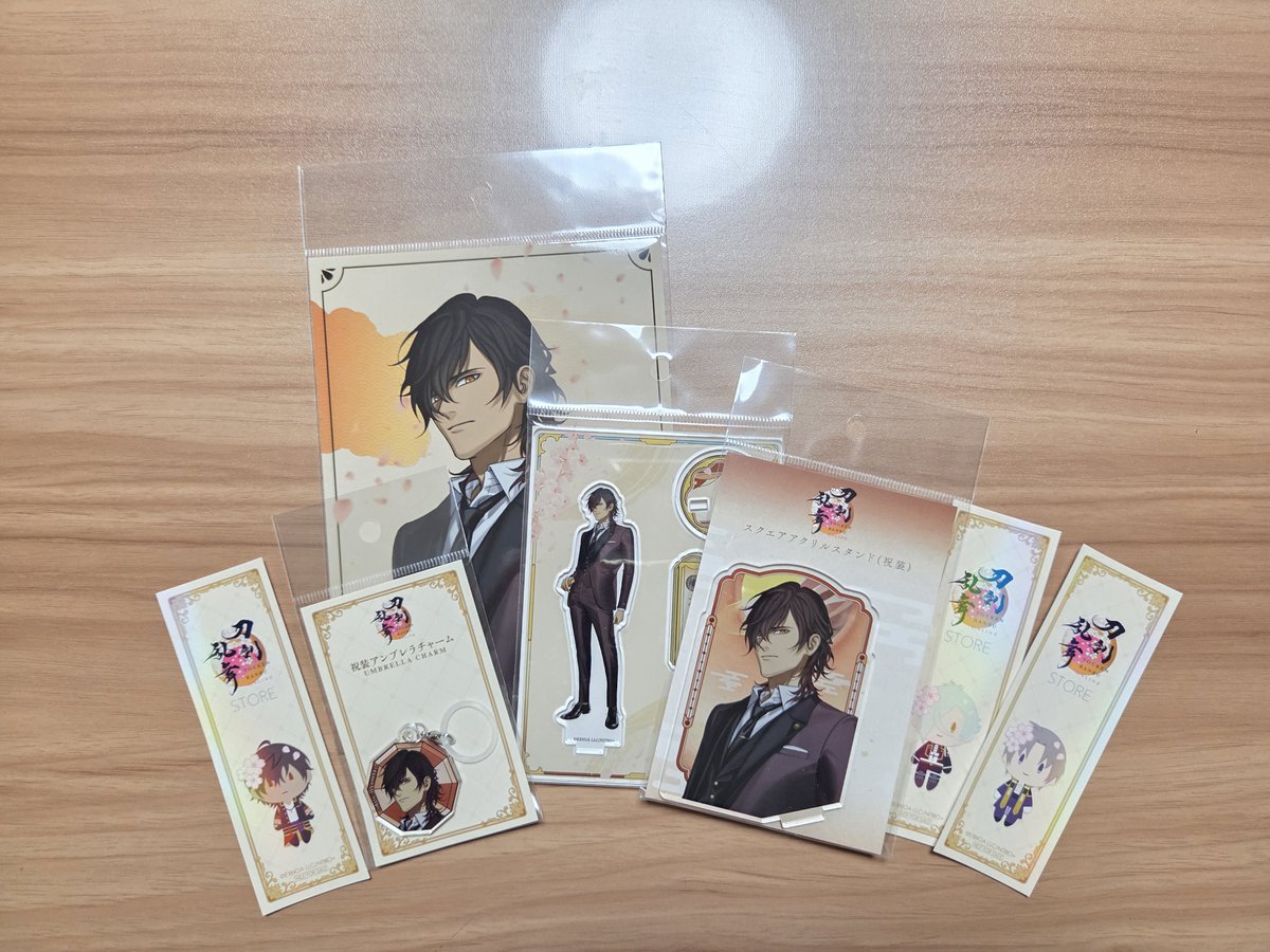 Black_3136's tweet photo. そして戦利品たち
伽羅ちゃんのグッズ欲しくて、わざわざ秋葉原も行ってきた！
千社札伽羅ちゃん自引き出来てラッキー✌️✌️ https://t.co/DBVN5jbE4E