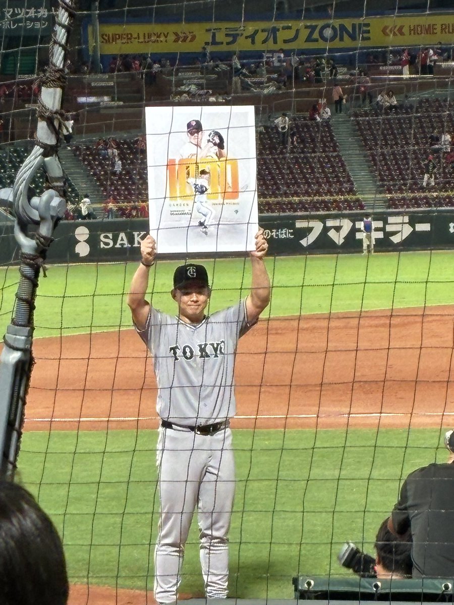 ROCK830's tweet photo. カープ巨人に3連敗😭
全く見せ場の無い試合でした😭
巨人小笠原慎之介投手が良過ぎたと言うのもありますが右バッターが全く機能してないのが痛かったです😭
カープ最下位😭
今シーズンも残り少ないですが最後まで一生懸命頑張りましょう‼️
小笠原投手通算１０００投球回達成おめでとう御座います🎊 https://t.co/4zozndQeHl