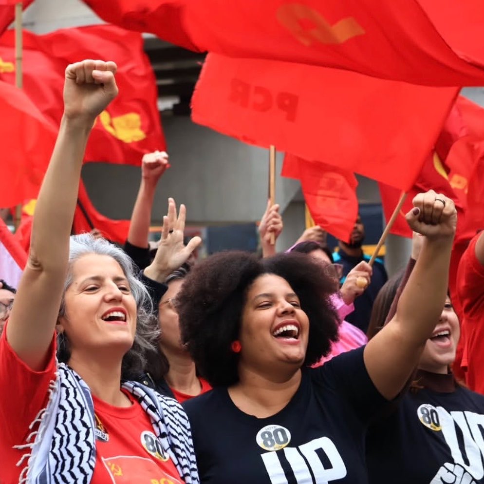 O_Papo_'s tweet photo. 🚩🥁 PASSEATA GIGANTE EM SP!

O Partido Comunista Revolucionário (PCR) tomou as ruas de São Paulo em uma grande marcha para homenagear seus heróis assassinados pela ditadura militar e saudar a memória de históricos líderes comunistas. https://t.co/WeUff9JTKz