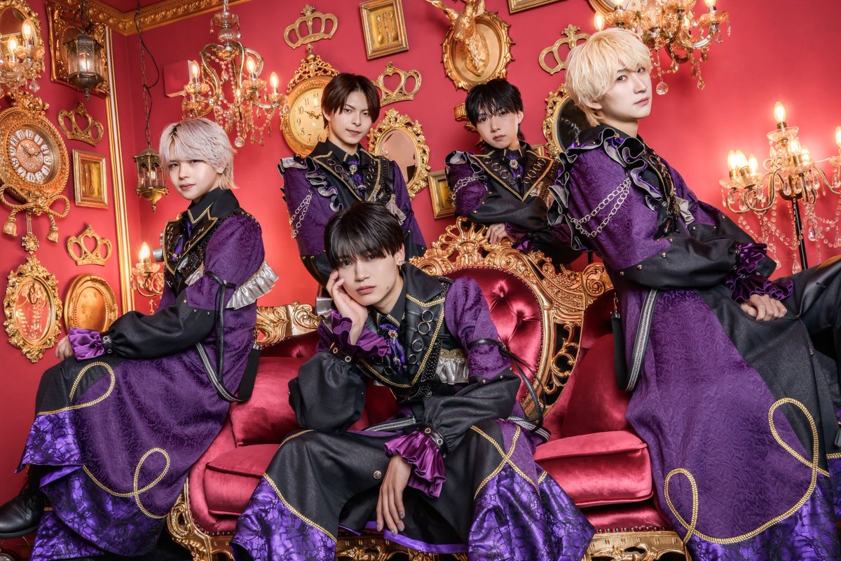 sucrebox_staff's tweet photo. 【全体ビジュアル公開】

──── ༺❦༻ ────

❤️朱煌 響 @sucrebox_hibiki
🤍東雲 颯 @sucrebox_sou
🩵天音 悠 @sucrebox_haru
💛檸花 光 @sucrebox_hikari 
🧡餅月 れいけん @sucrebox_reiken 

「一口で狂わせる、禁断の物語。」

──── ༺❦༻ ────

#SucreBox #シュクレボ
#0923シュクレボ裏ワンマン