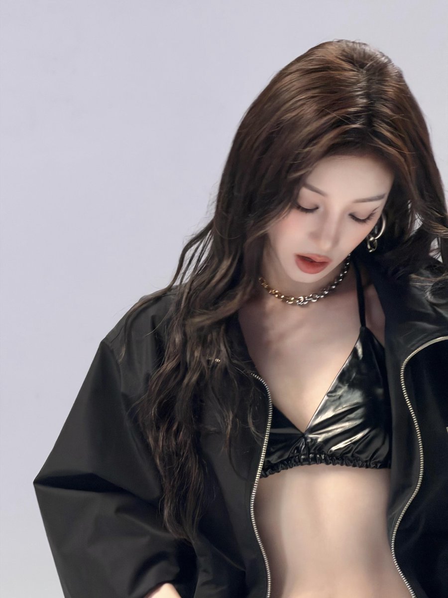 OneilyMusic's tweet photo. YUQI of i-dle brings breathtaking beauty to MO&amp;Co. https://t.co/7N4Sj8Zo95