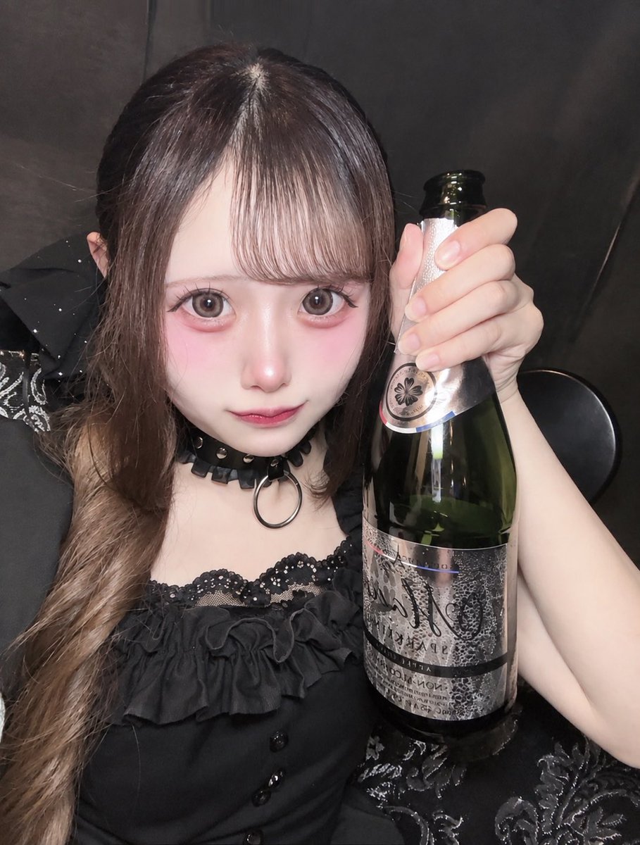 BH_amane's tweet photo. おわってます🐾

❤︎4ヶ月ぶりの北海道のお兄さん！🍾ありがとう♡明日もお仕事頑張って！！
❤︎毎週来てくれるお兄さん！やっと2人でチェキ撮れた！ありがとー♡

ありがとうございました😇✨💕
@andlove_akb https://t.co/X1CqjSPzJq
