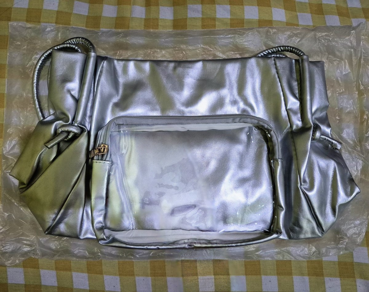 xingqium's tweet photo. #WTS itabag (small) ready kamar. 40k only

- Belum pernah dipakai keluar
- Good condi
- Dikirim dari Jogja
- FP only, lalu CO lewat 🍊. No cancel

Boleh tanya-tanya dulu di DM yaa (please mention after DM) https://t.co/UaqFrScEAC